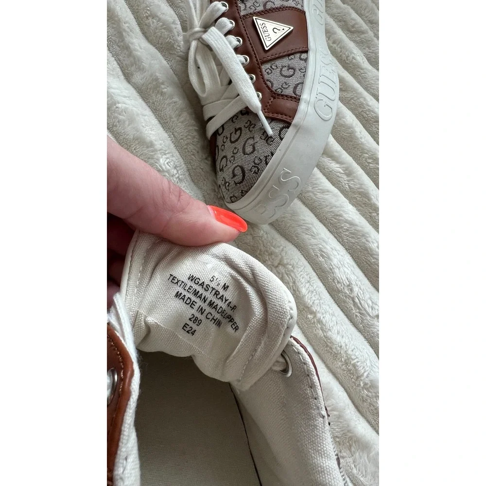 Guess Astray Kids Brown Logo Monogram Low Top Lace Up Sneakers WGASTRAY4-R‎ 5.5M